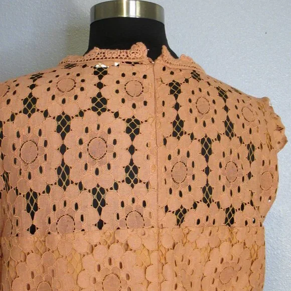 Lace Dress - Picture 5 of 7